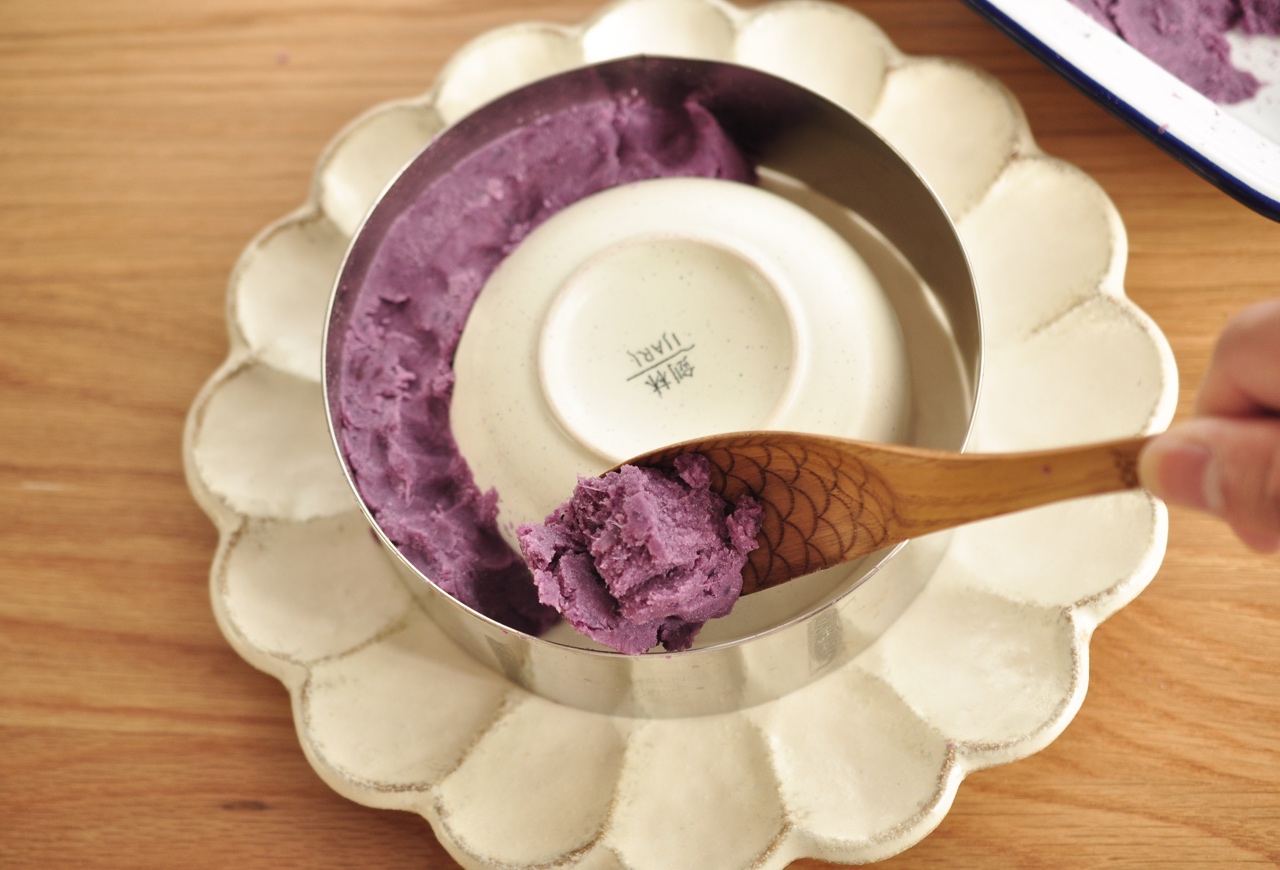 酸奶淋繽紛水果紫薯環的做法 步骤6
