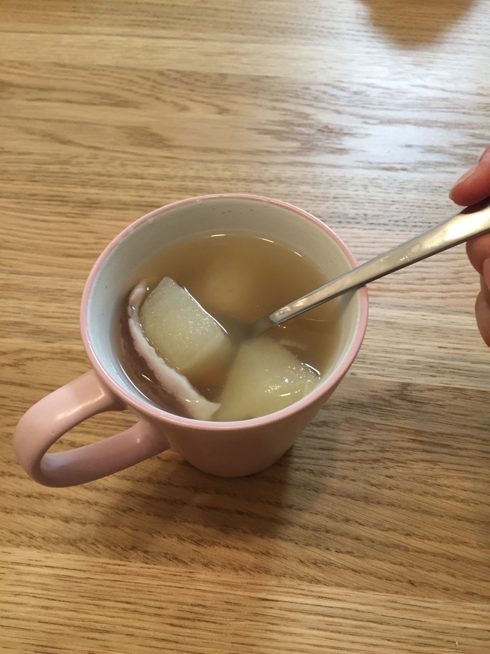 椰皇汁炖生梨的做法 步骤4