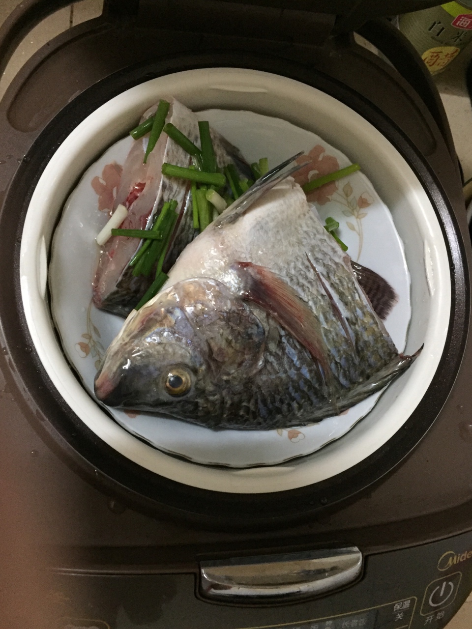 電飯鍋蒸魚的做法 步骤2