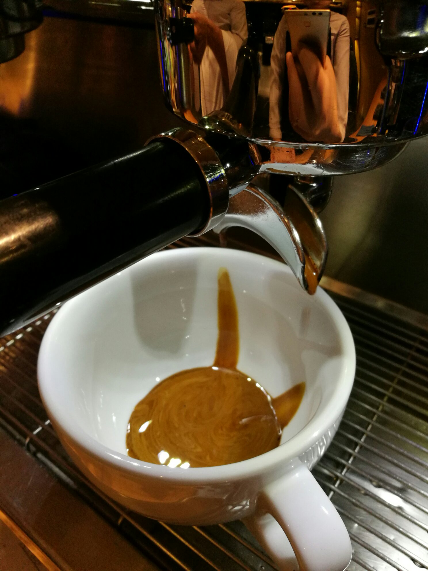 拿鐵咖啡拉花藝術的做法 步骤3
