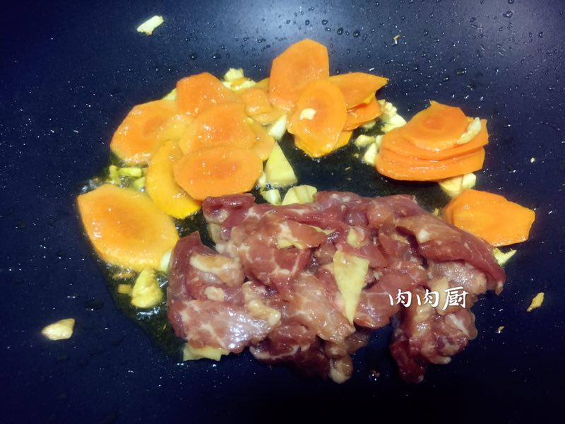 青瓜紅蘿卜炒肉片#肉肉廚的做法 步骤4