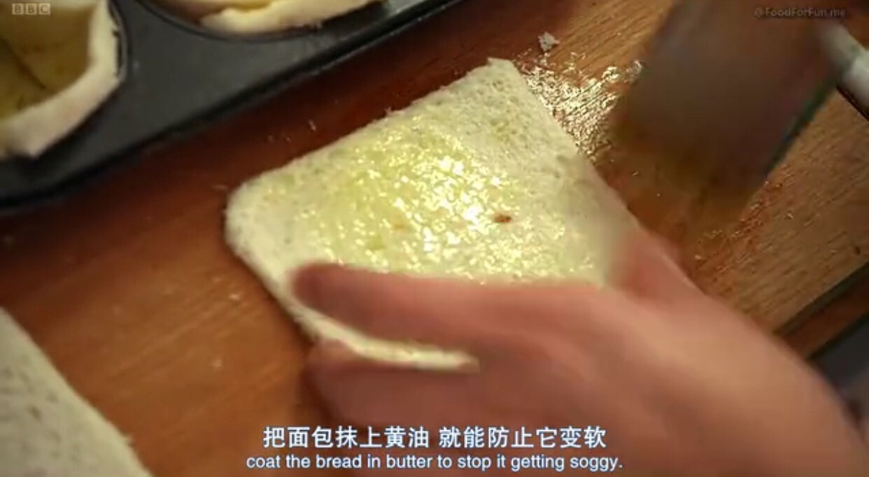 Rachel khoo的熱三明治馬芬 Croque Madame muffins Cheese, ham, and egg sandwich muffins的做法 步骤5