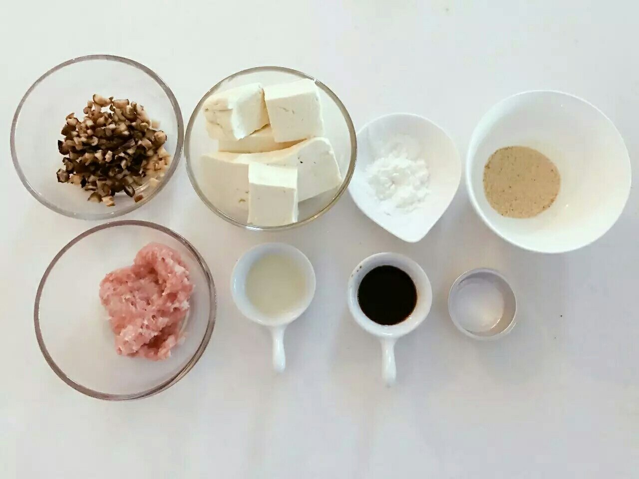 蝦皮粉蒸豆腐餅︰蝦皮粉的鮮味與豆香融為一體，高鈣高蛋白，鮮美又惹味！12M+的做法 步骤1