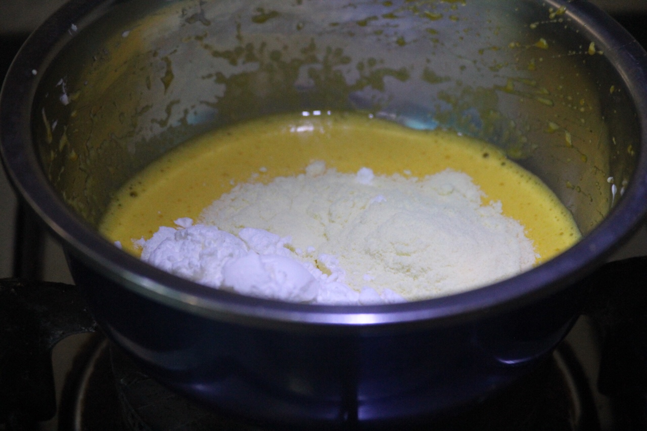 入口即化的蛋黃小餅干的做法 步骤2