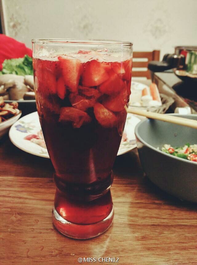 草莓水果酒的做法 步骤1