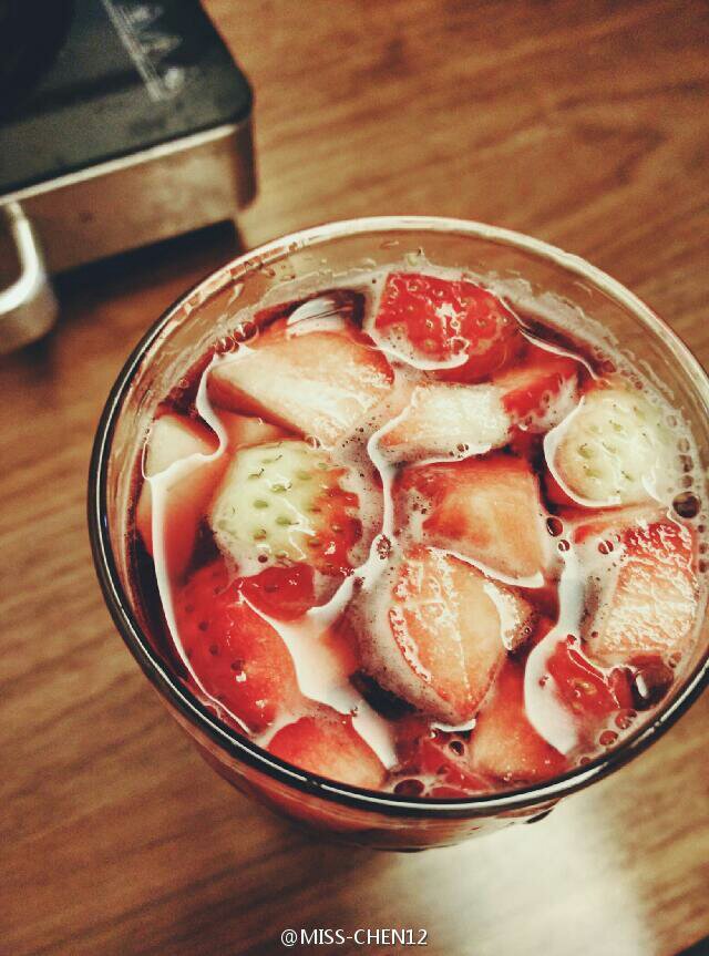 草莓水果酒的做法 步骤2