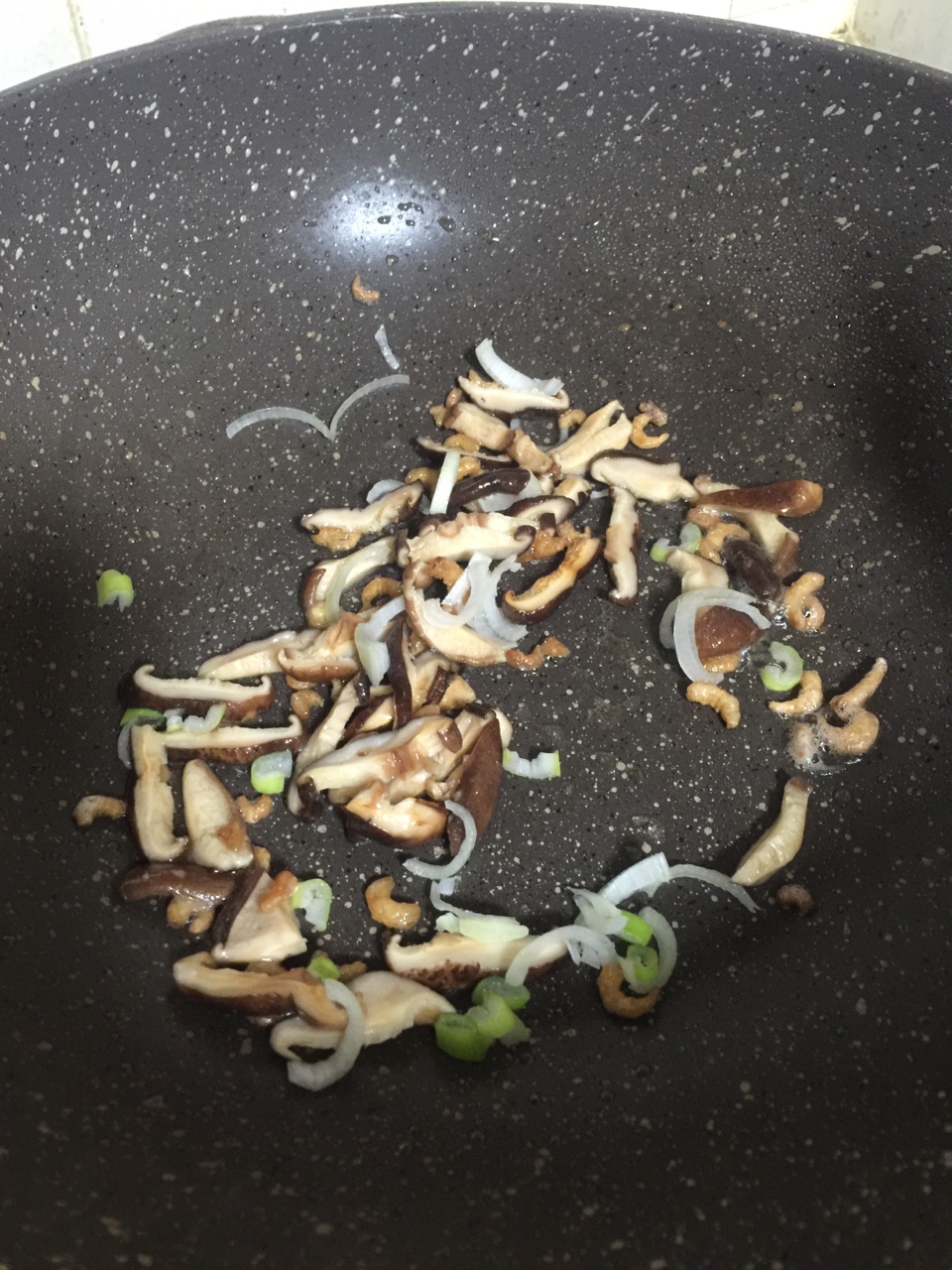 香菇青菜肉絲面的做法 步骤3