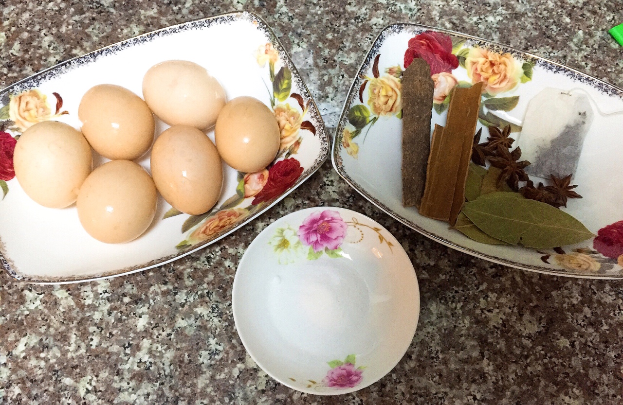 懷念兒時的味道--電飯煲煮茶葉蛋的做法 步骤1
