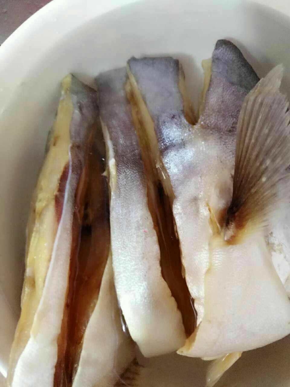 超下飯的五花肉炆金锠魚干的做法 步骤1