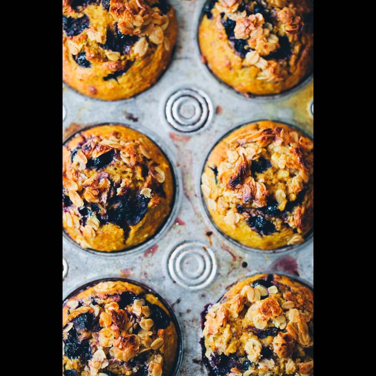 【GKS】格蘭諾拉脆頂姜黃藍莓馬芬 Turmeric & Blueberry Breakfast Muffins with a Granola Topping的做法 步骤1