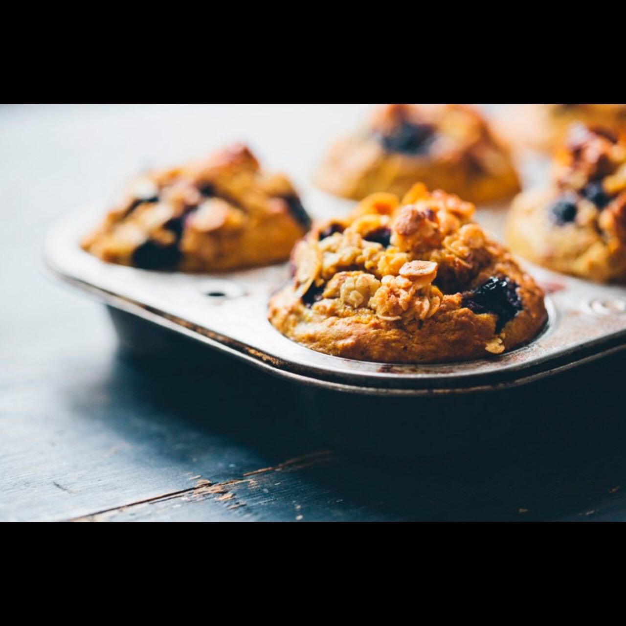 【GKS】格蘭諾拉脆頂姜黃藍莓馬芬 Turmeric & Blueberry Breakfast Muffins with a Granola Topping的做法 步骤2