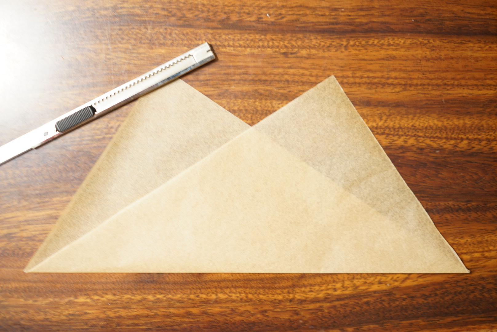 如何折一只裱花小紙袋paper cones的做法 步骤1
