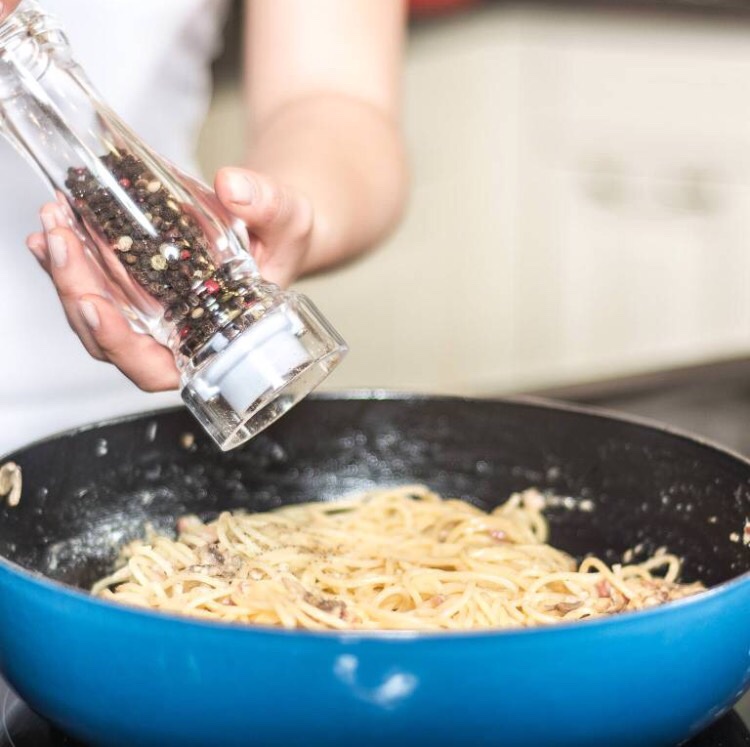 快速培根意面 quick pasta alla carbonara的做法 步骤5
