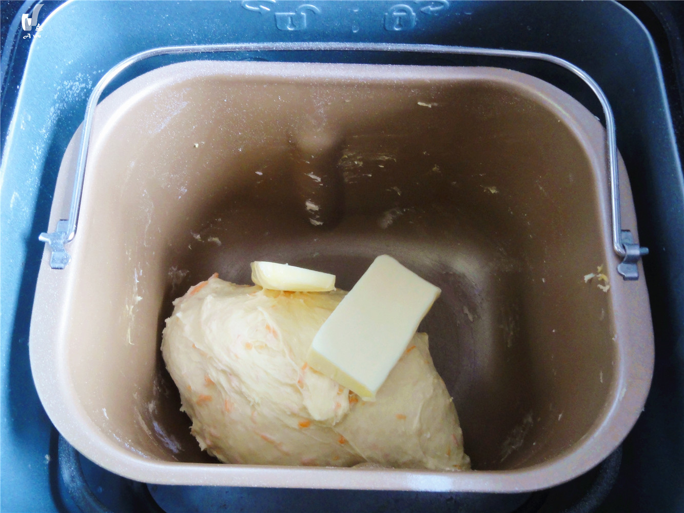 胡蘿卜奶油小面包的做法 步骤2