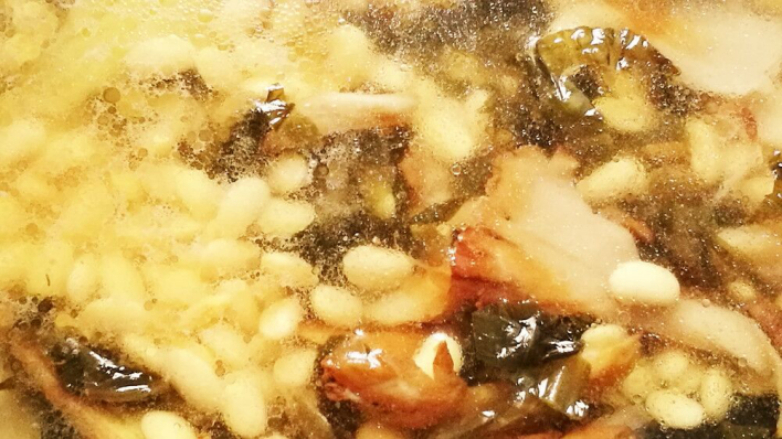 熱騰騰的酸菜黃豆湯，鮮爽又營養•圓滿素食的做法 步骤5