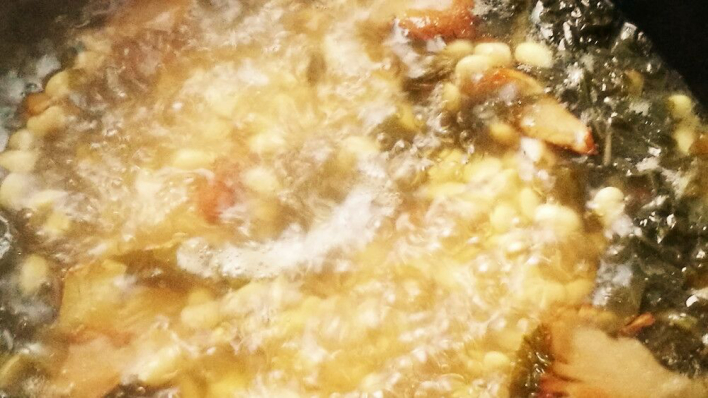 熱騰騰的酸菜黃豆湯，鮮爽又營養•圓滿素食的做法 步骤6