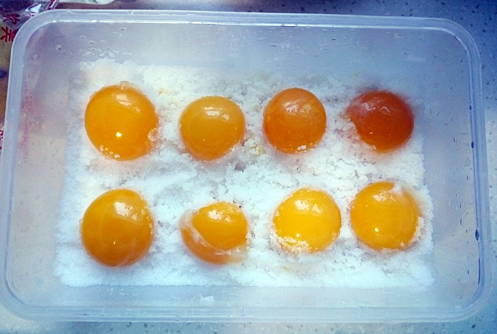 快速腌制咸蛋黃的做法 步骤1