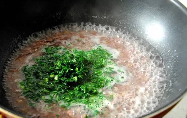 菠菜蘑菇雞肉粥（寶寶輔食）的做法 步骤5