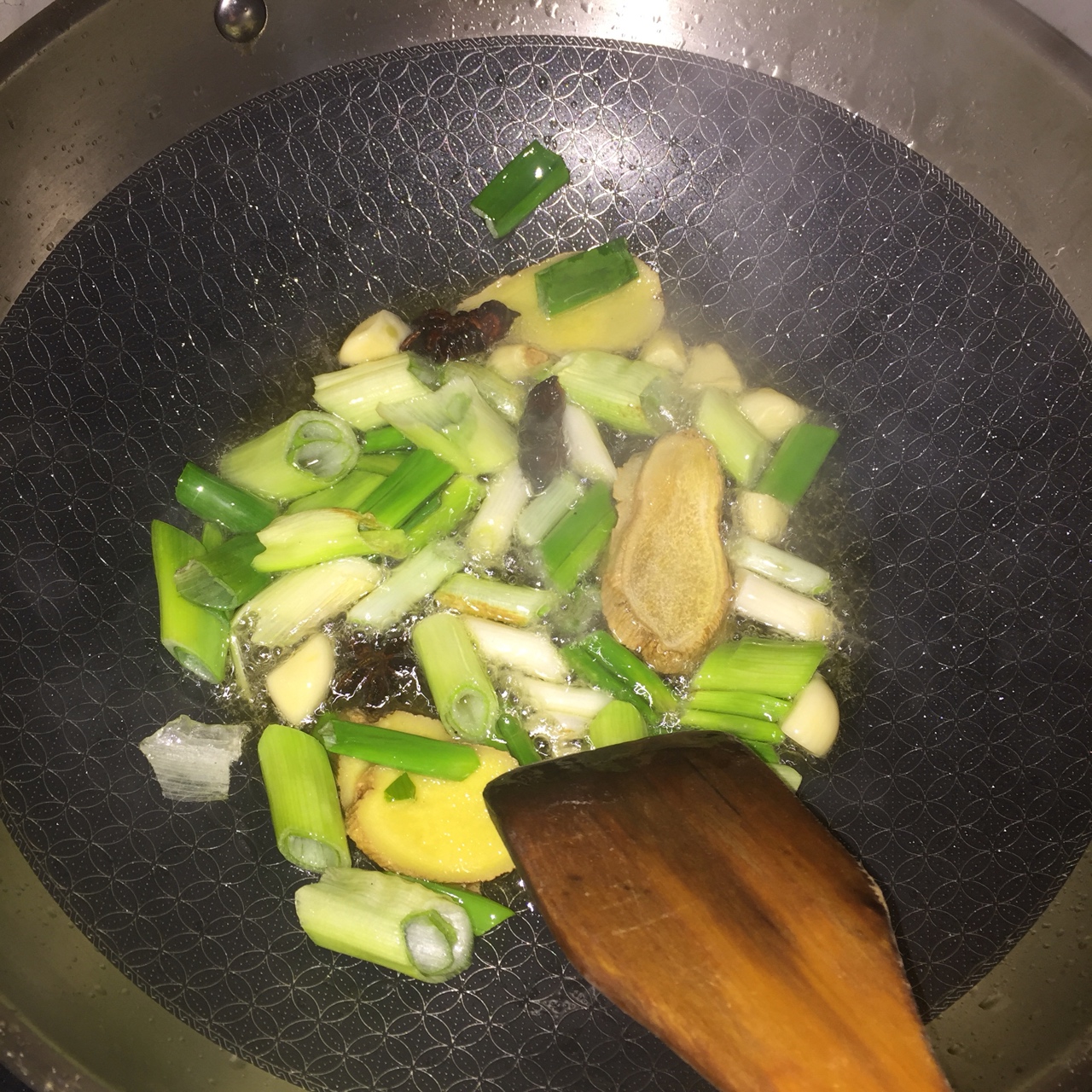 黃豆咸菜燒鯽魚的做法 步骤12