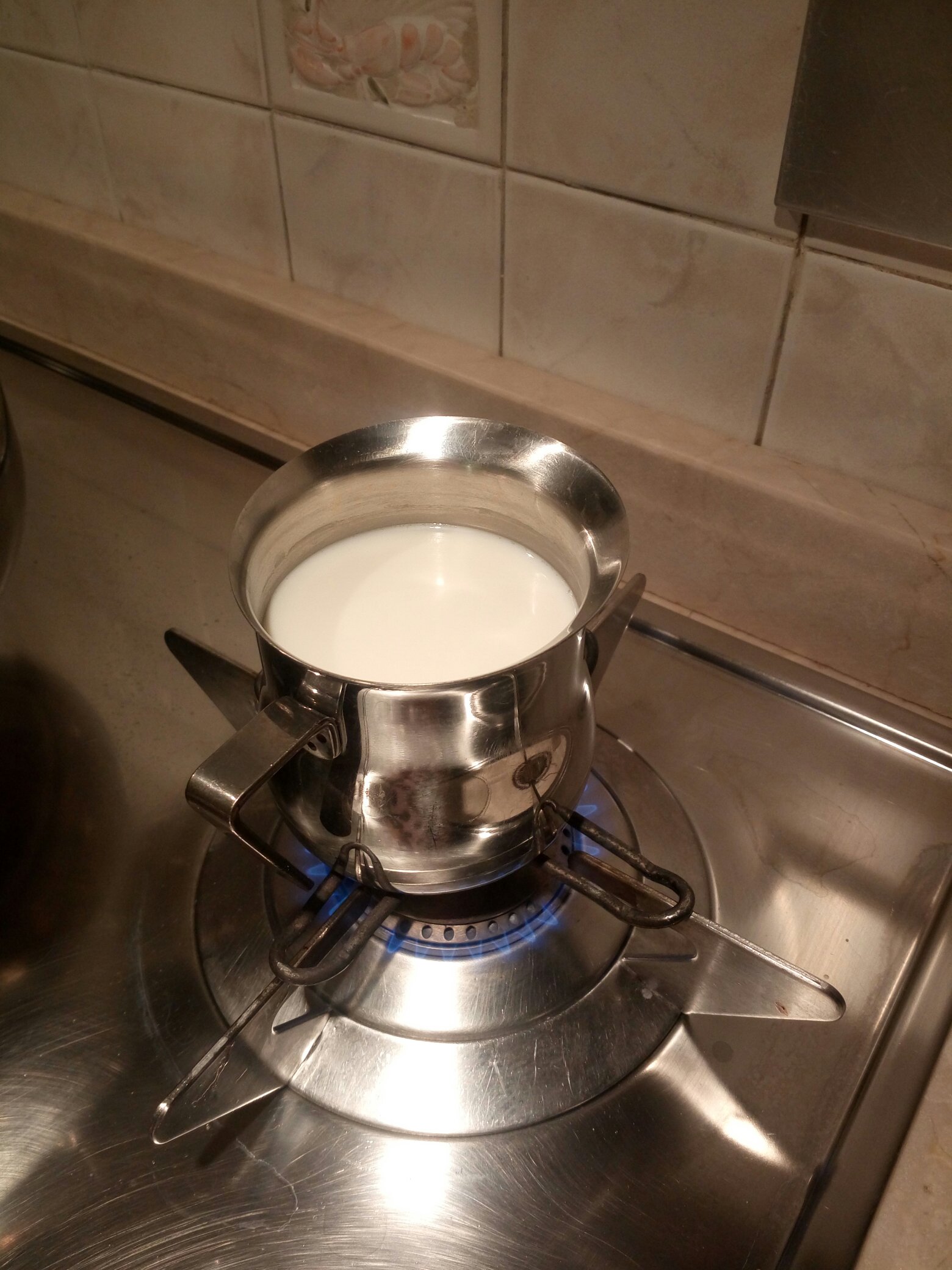 超簡單的牛奶雞蛋焦糖布丁的做法 步骤4