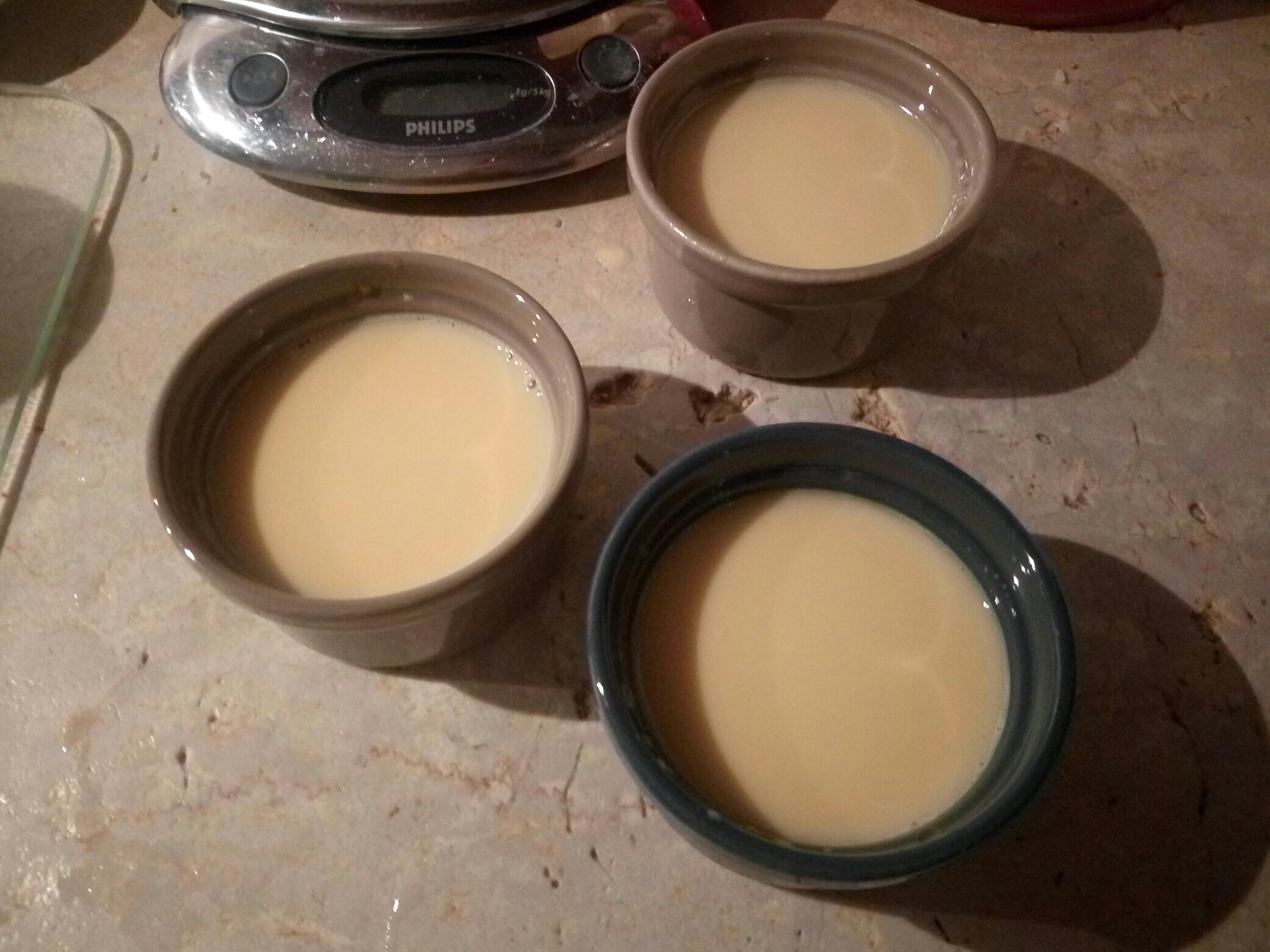超簡單的牛奶雞蛋焦糖布丁的做法 步骤5