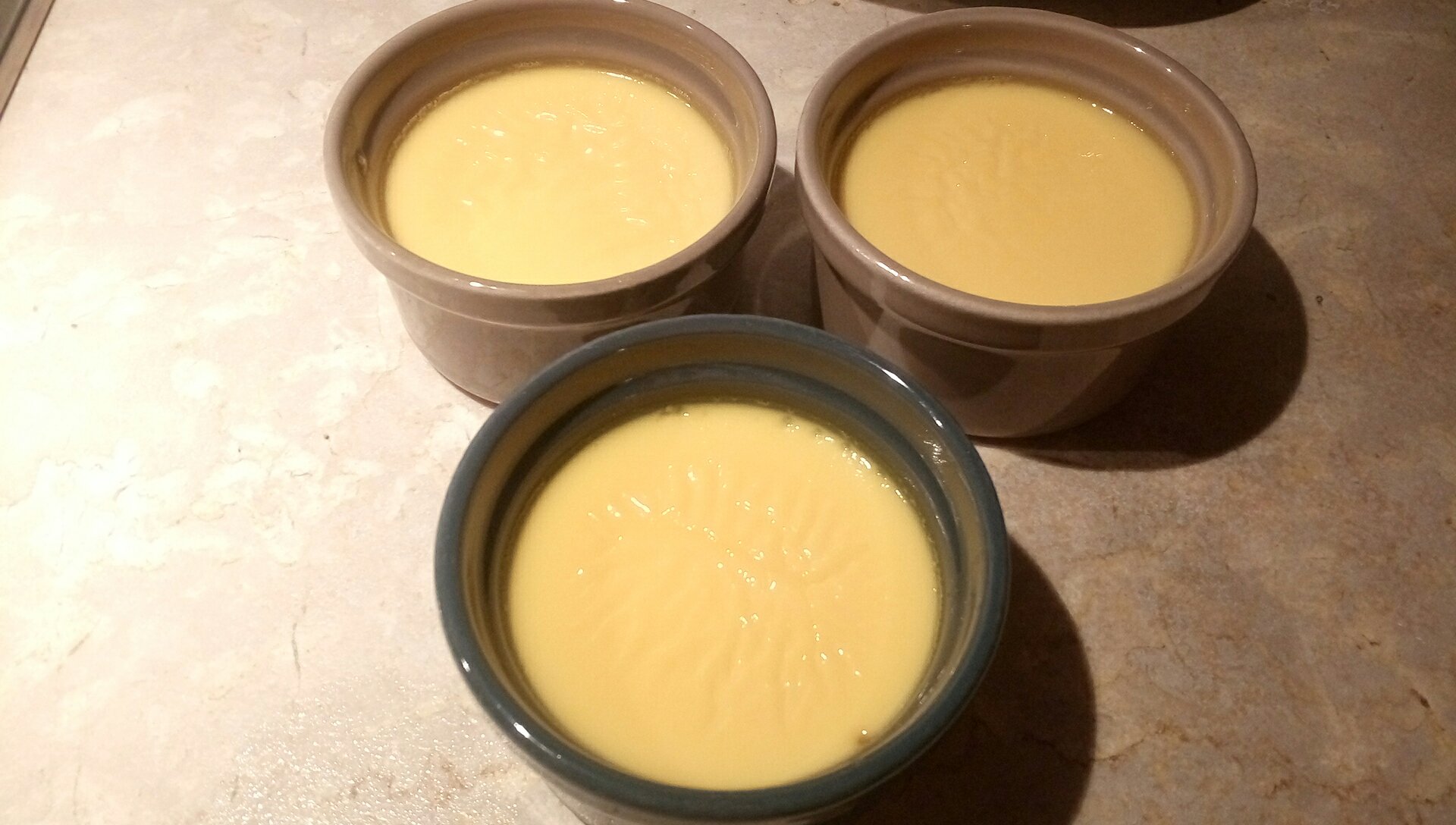 超簡單的牛奶雞蛋焦糖布丁的做法 步骤7