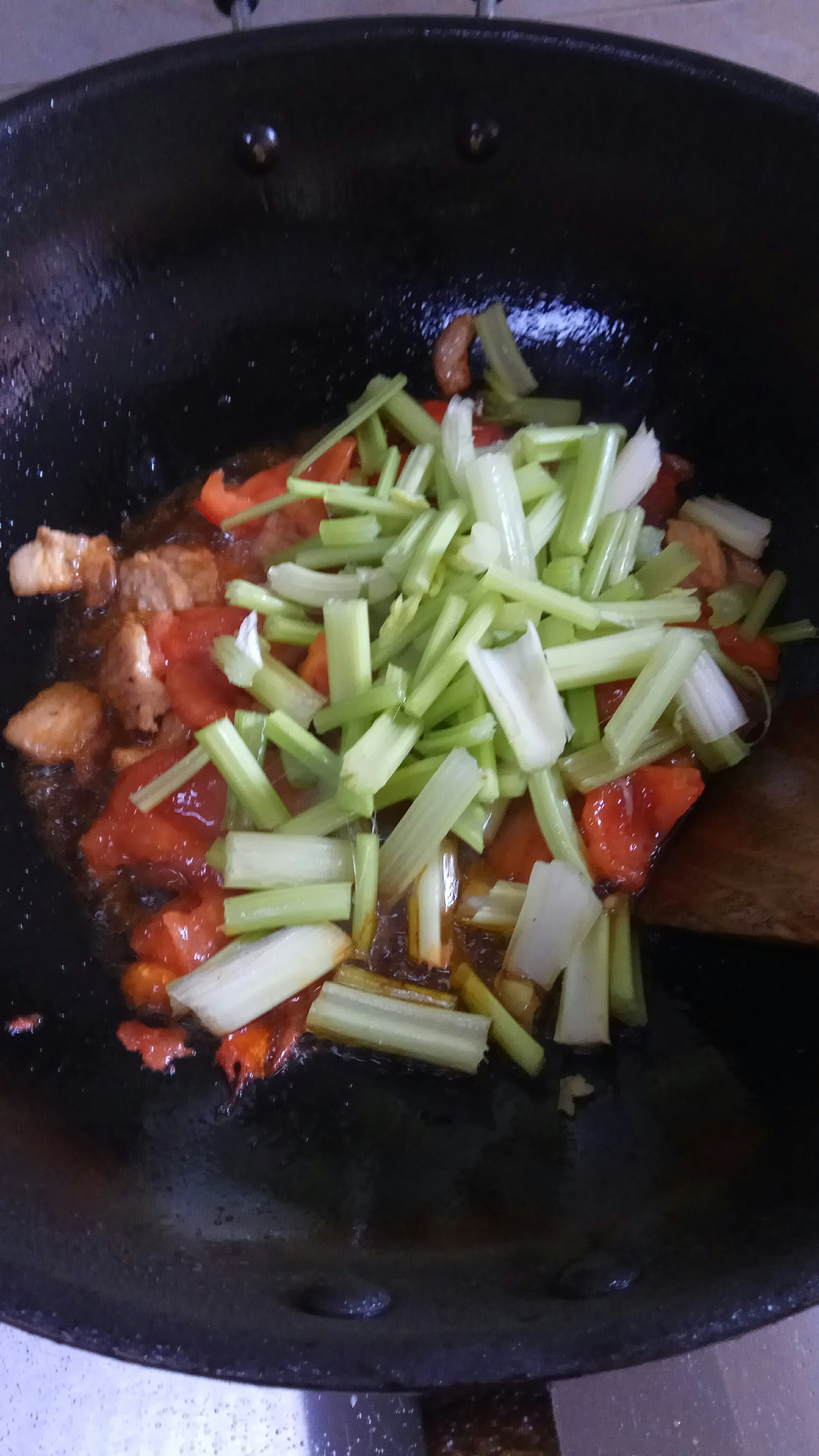 白菜芹菜西紅柿炒肉的做法 步骤8
