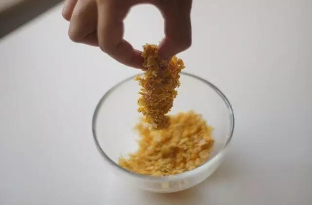 玉米片黃金雞柳的做法 步骤5