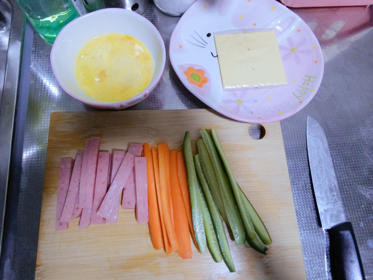 小兔兔胡蘿卜紫菜包飯的做法 步骤3