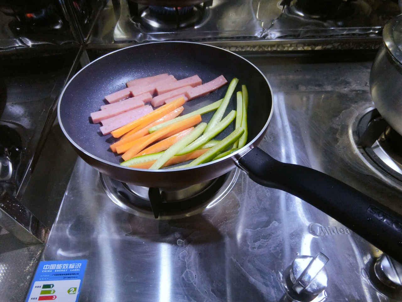 小兔兔胡蘿卜紫菜包飯的做法 步骤5