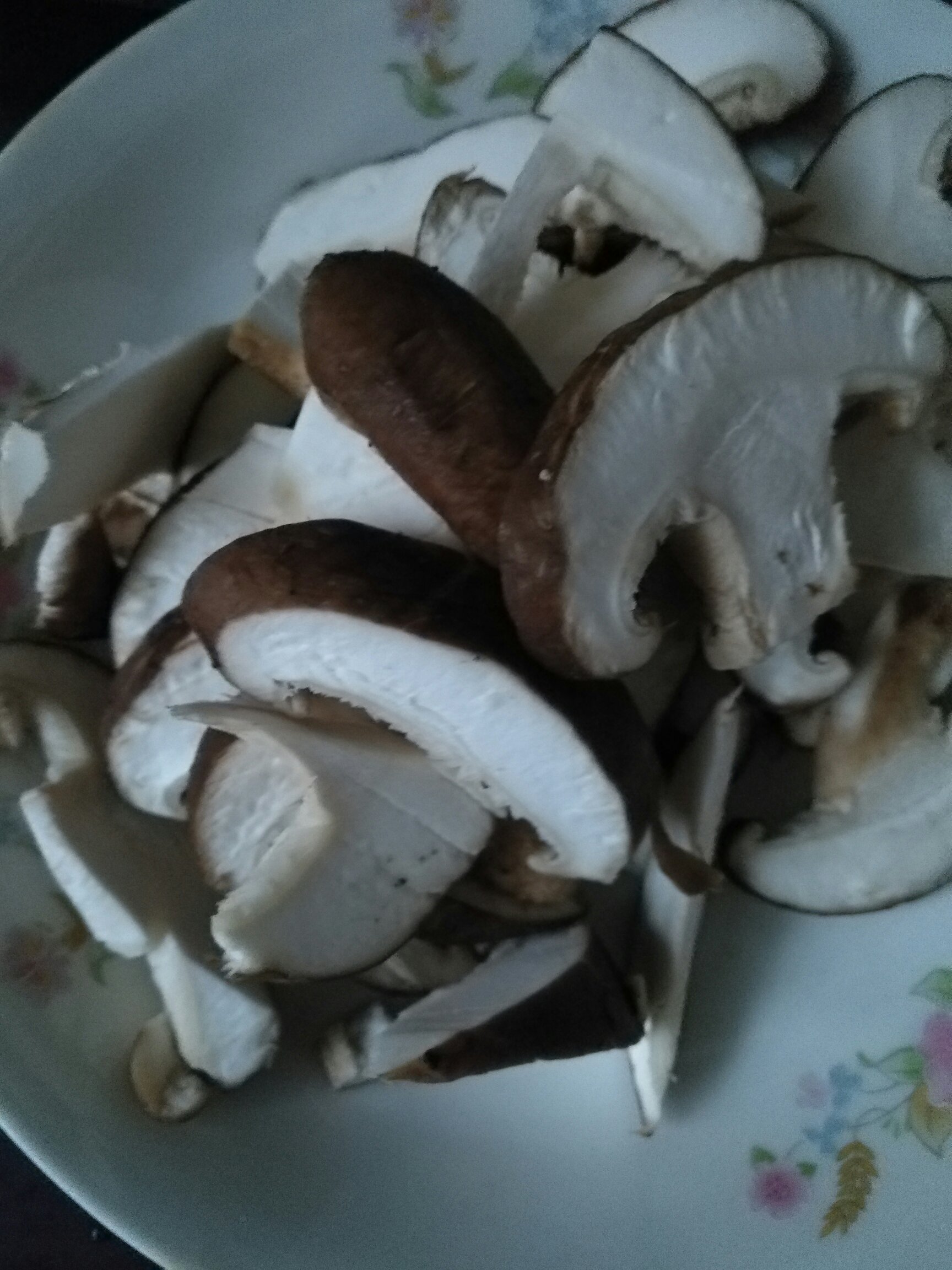 蘑菇炒肉片的做法 步骤2