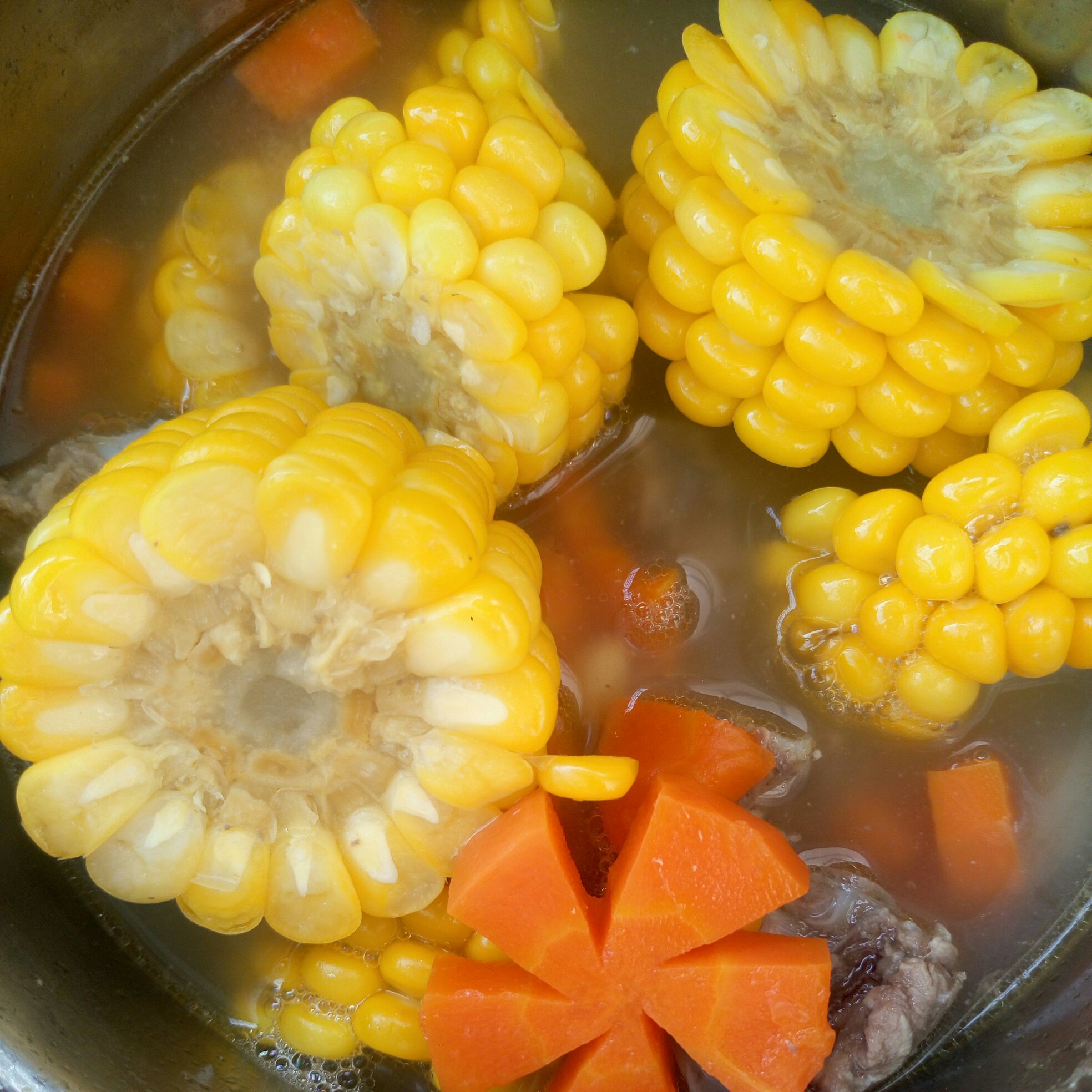宿舍鍋玉米胡蘿卜排骨湯的做法 步骤4