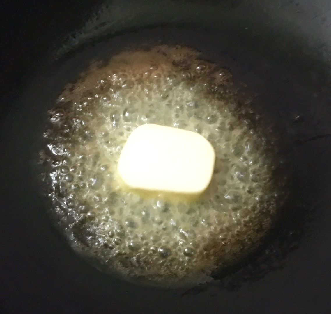 奶香口蘑的做法 步骤2