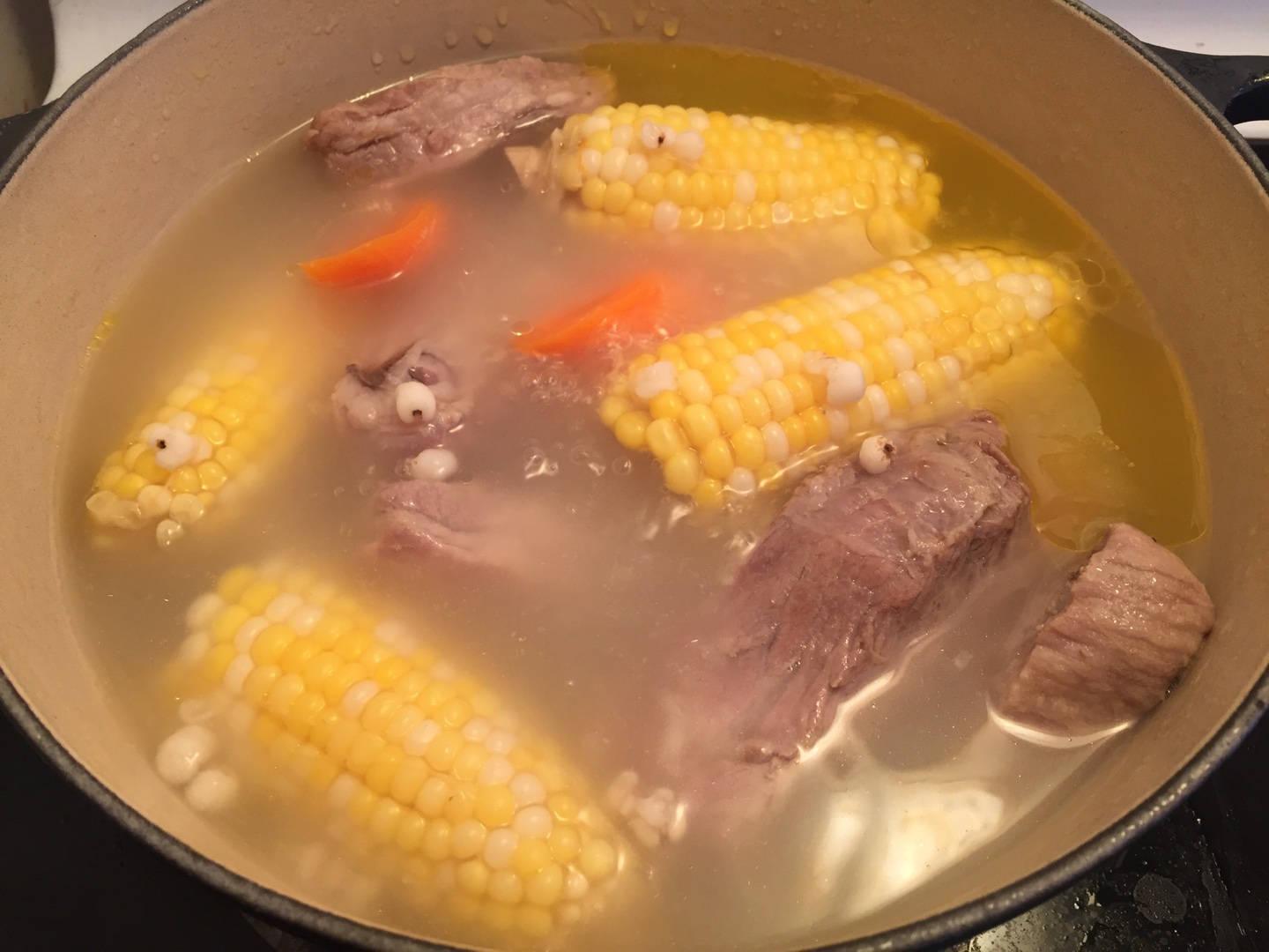 薏米胡蘿蔔玉米排骨湯的做法 步骤4