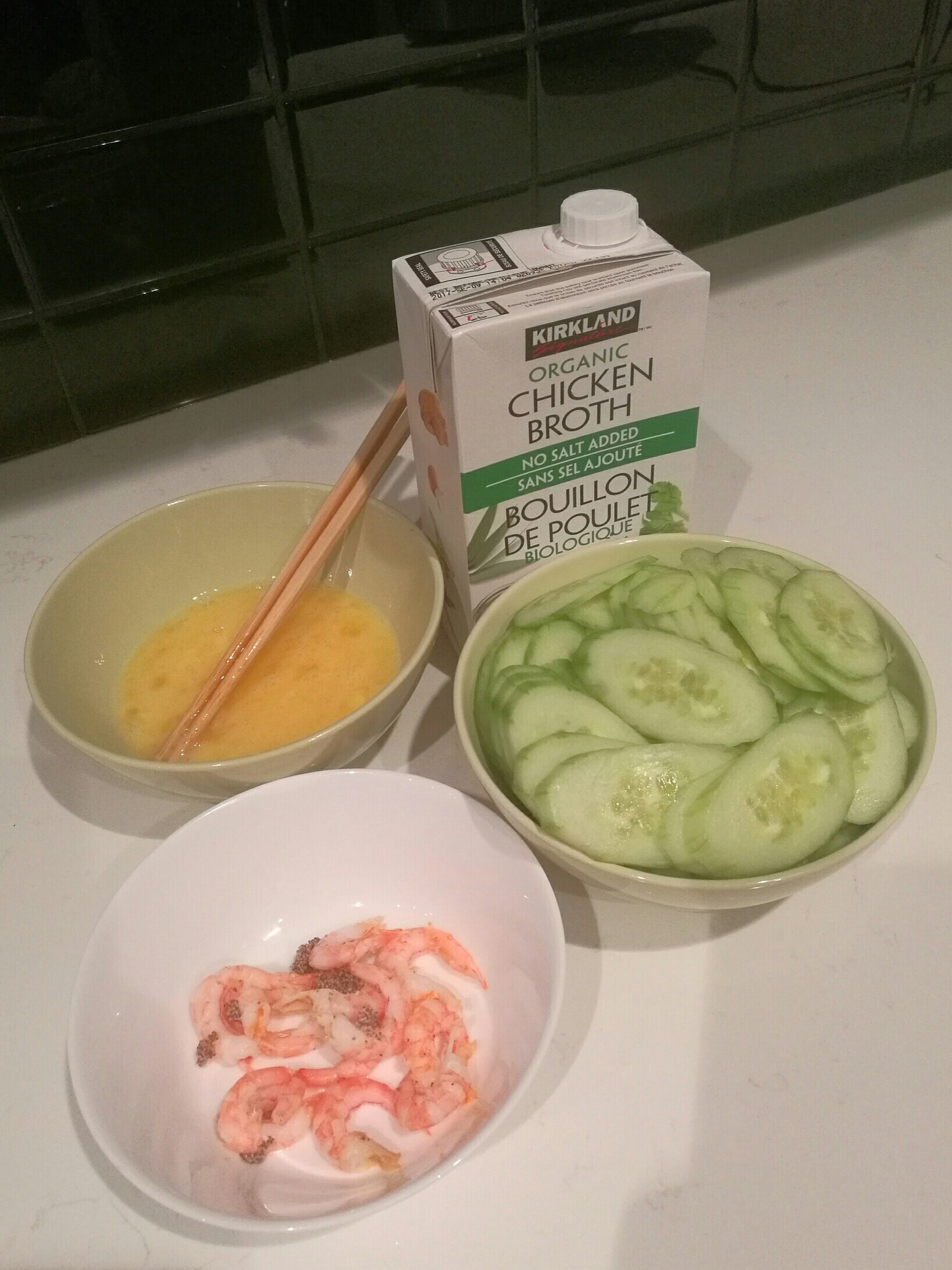 健康簡單黃瓜蝦仁雞蛋的做法 步骤1