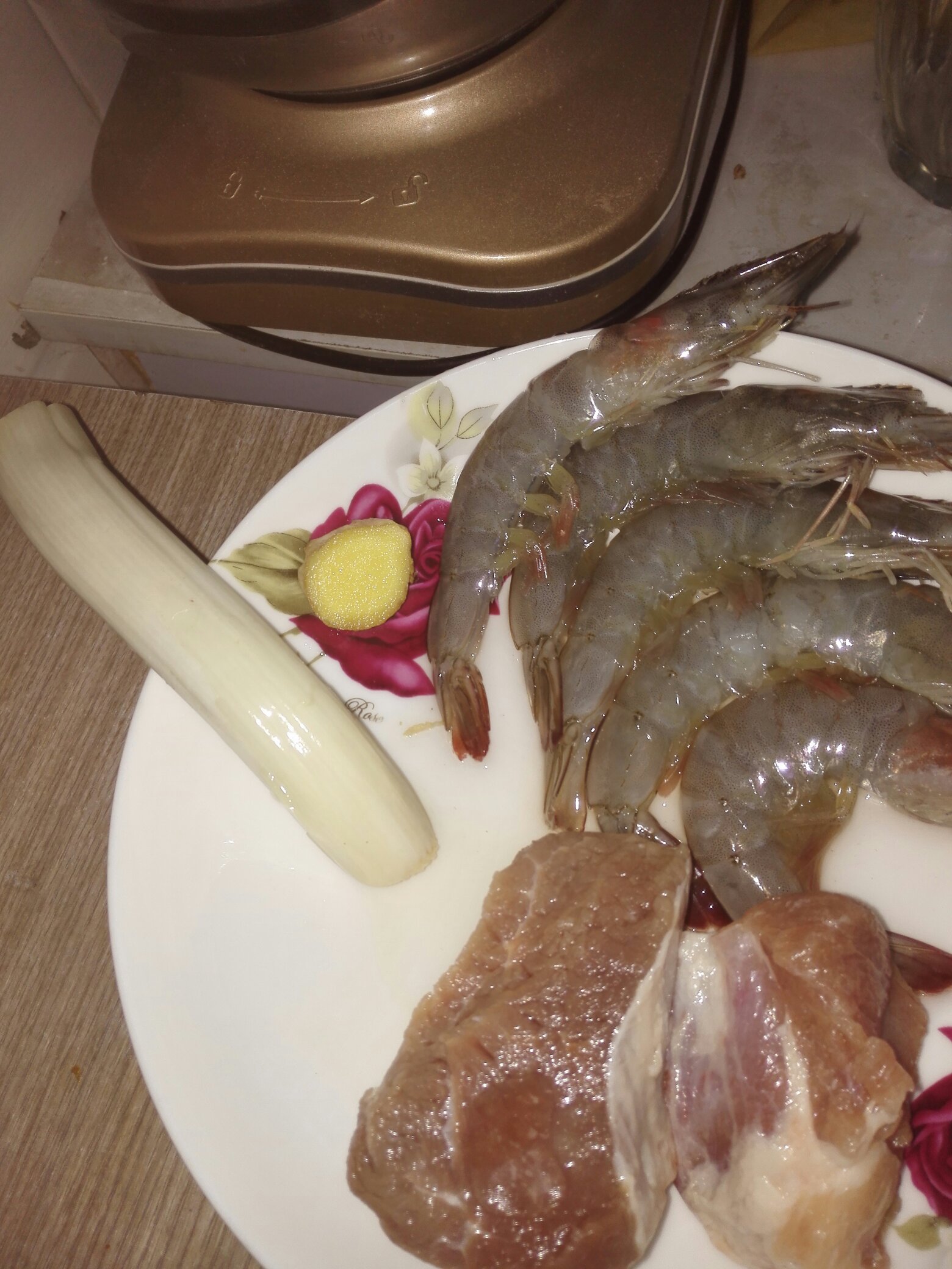 超級好吃的豬肉鮮蝦餛飩的做法 步骤1