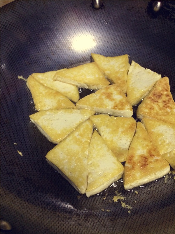 蔥黃燒豆腐的做法 步骤2