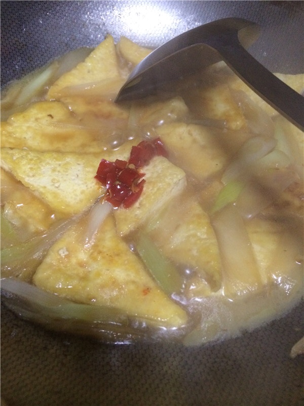 蔥黃燒豆腐的做法 步骤10