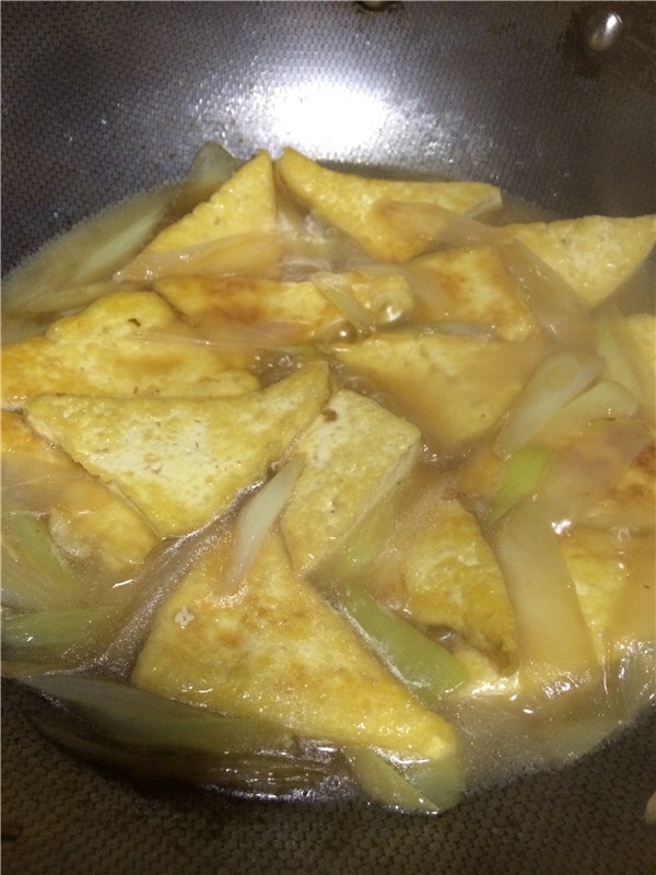 蔥黃燒豆腐的做法 步骤11