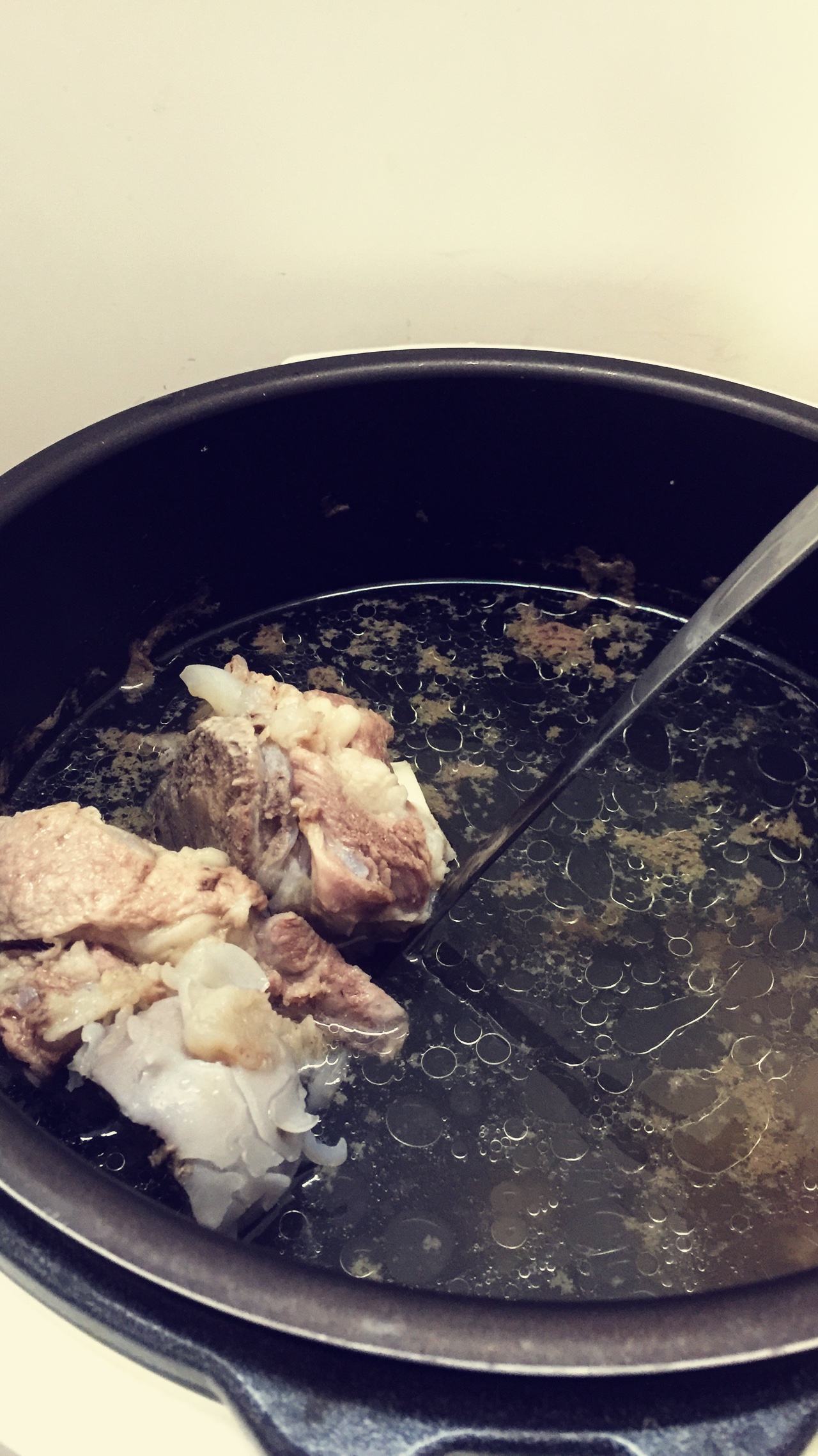 私房漳州味大腸咸菜火鍋的做法 步骤1
