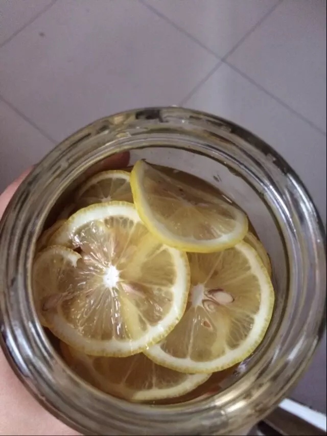 蜂蜜檸檬水的做法 步骤2