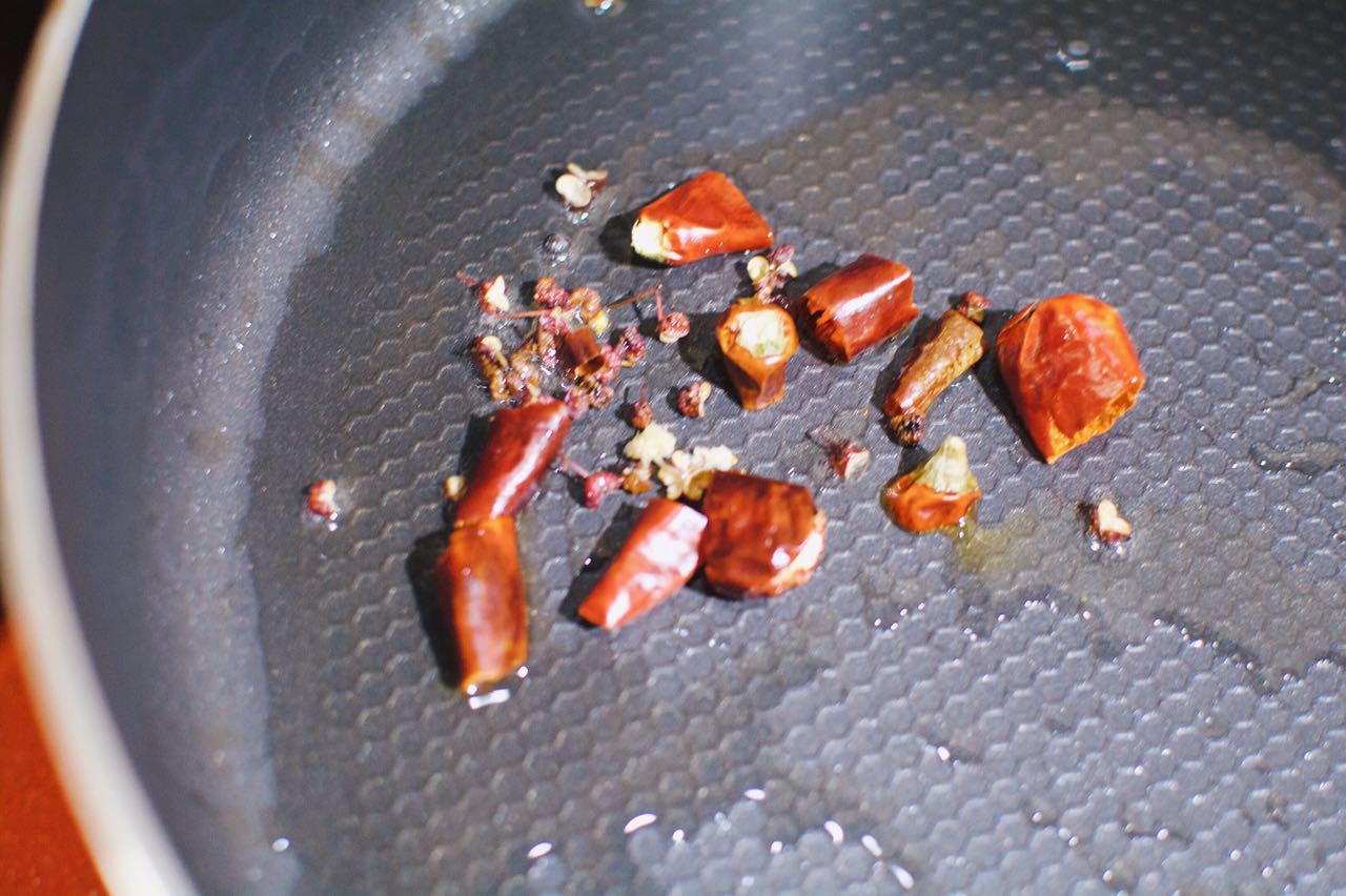 蘿卜炖牛腩－蜀九香牛油火鍋料版的做法 步骤4