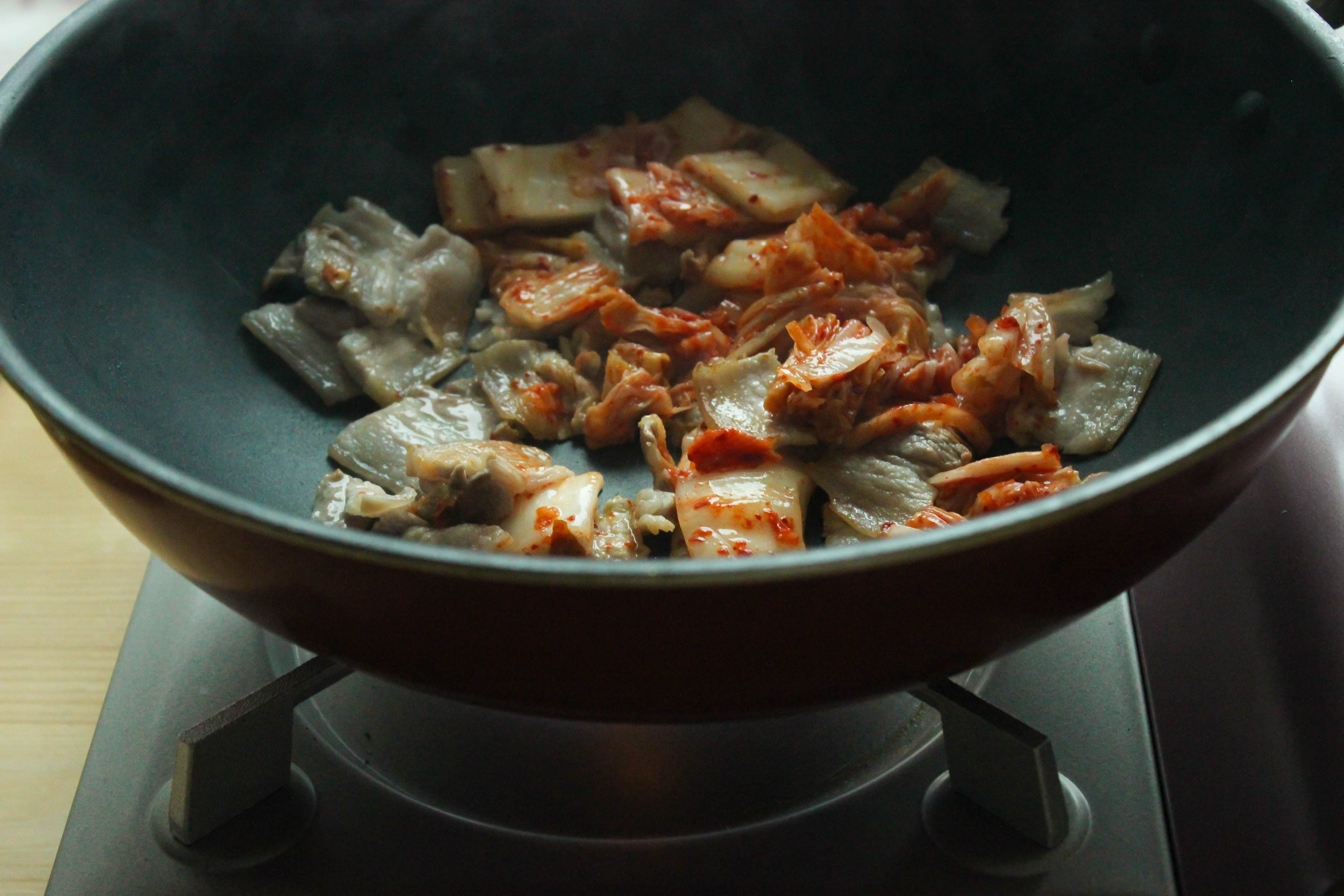 韓風泡菜五花肉豆花拉面的做法 步骤3