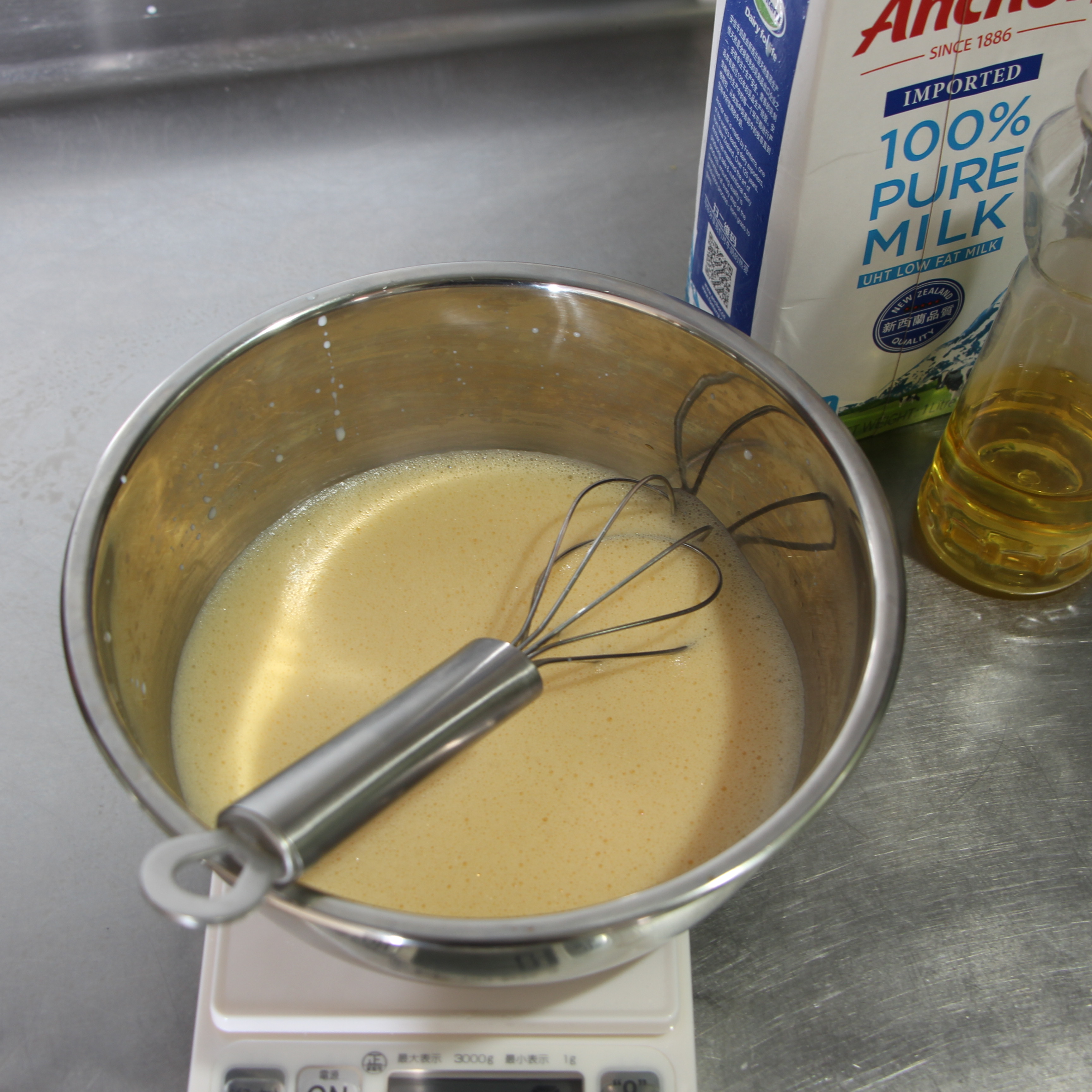 顏色粉嫩的覆盆子奶油內陷蛋糕卷的做法 步骤1