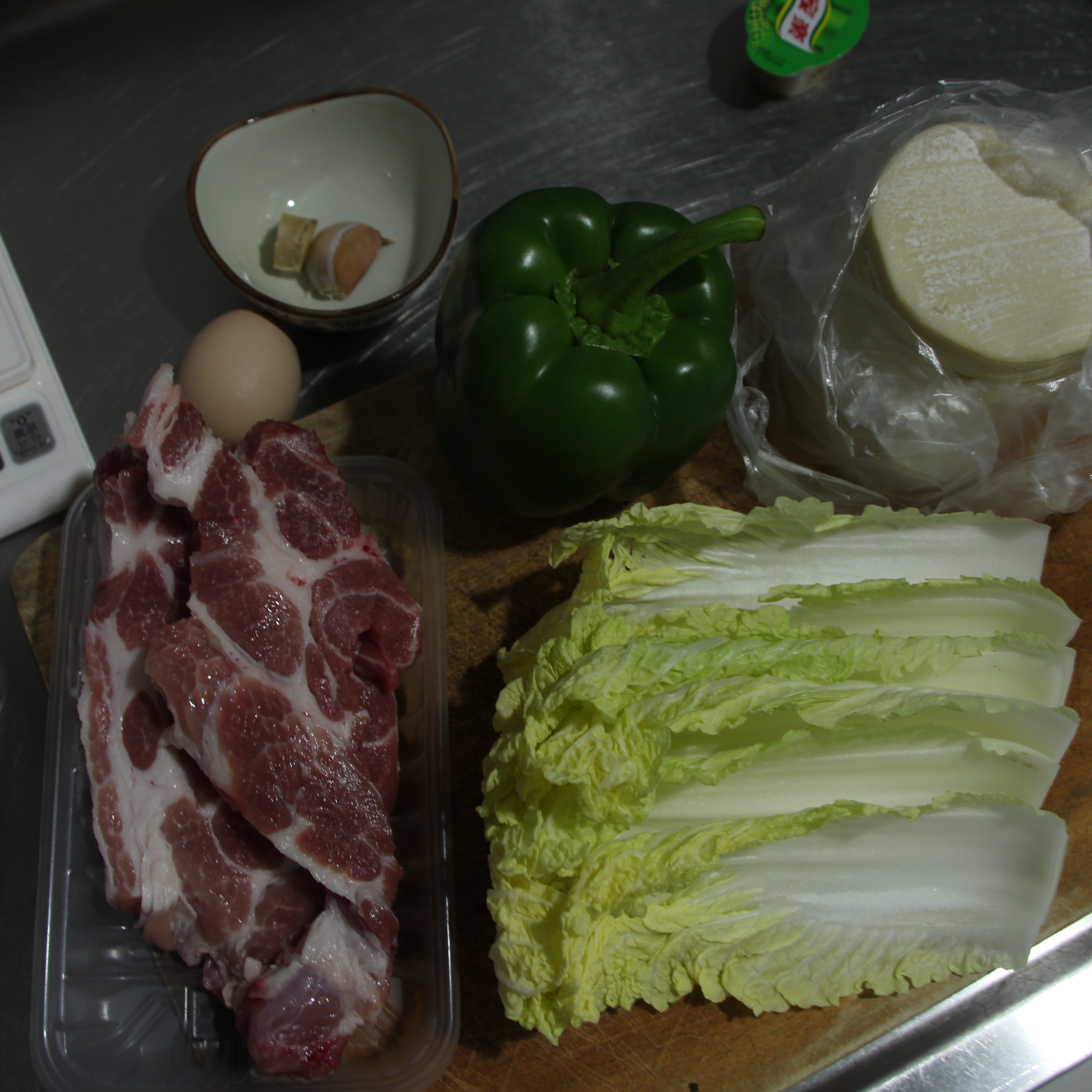 青圓椒白菜豬肉餡餃子的做法 步骤1