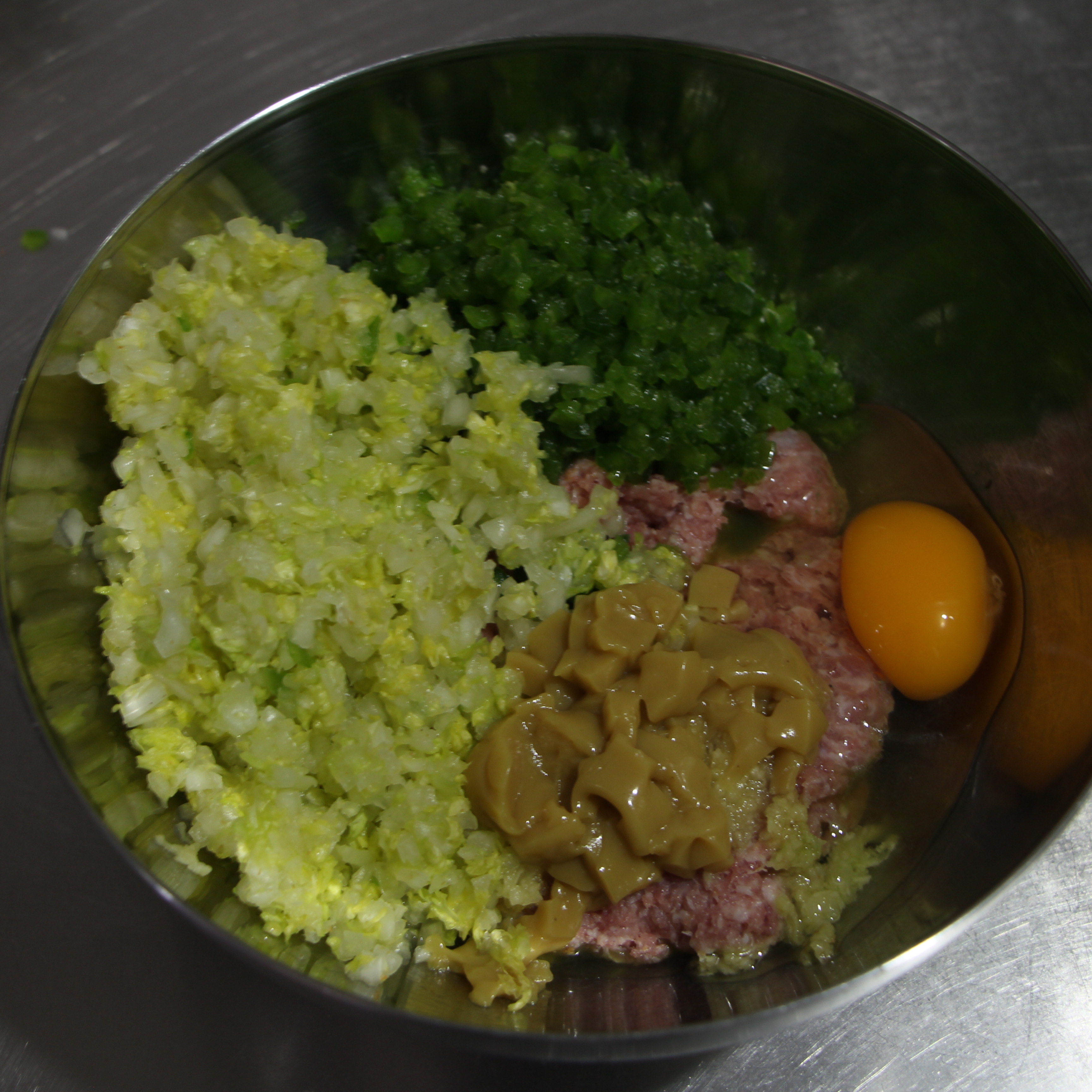 青圓椒白菜豬肉餡餃子的做法 步骤2