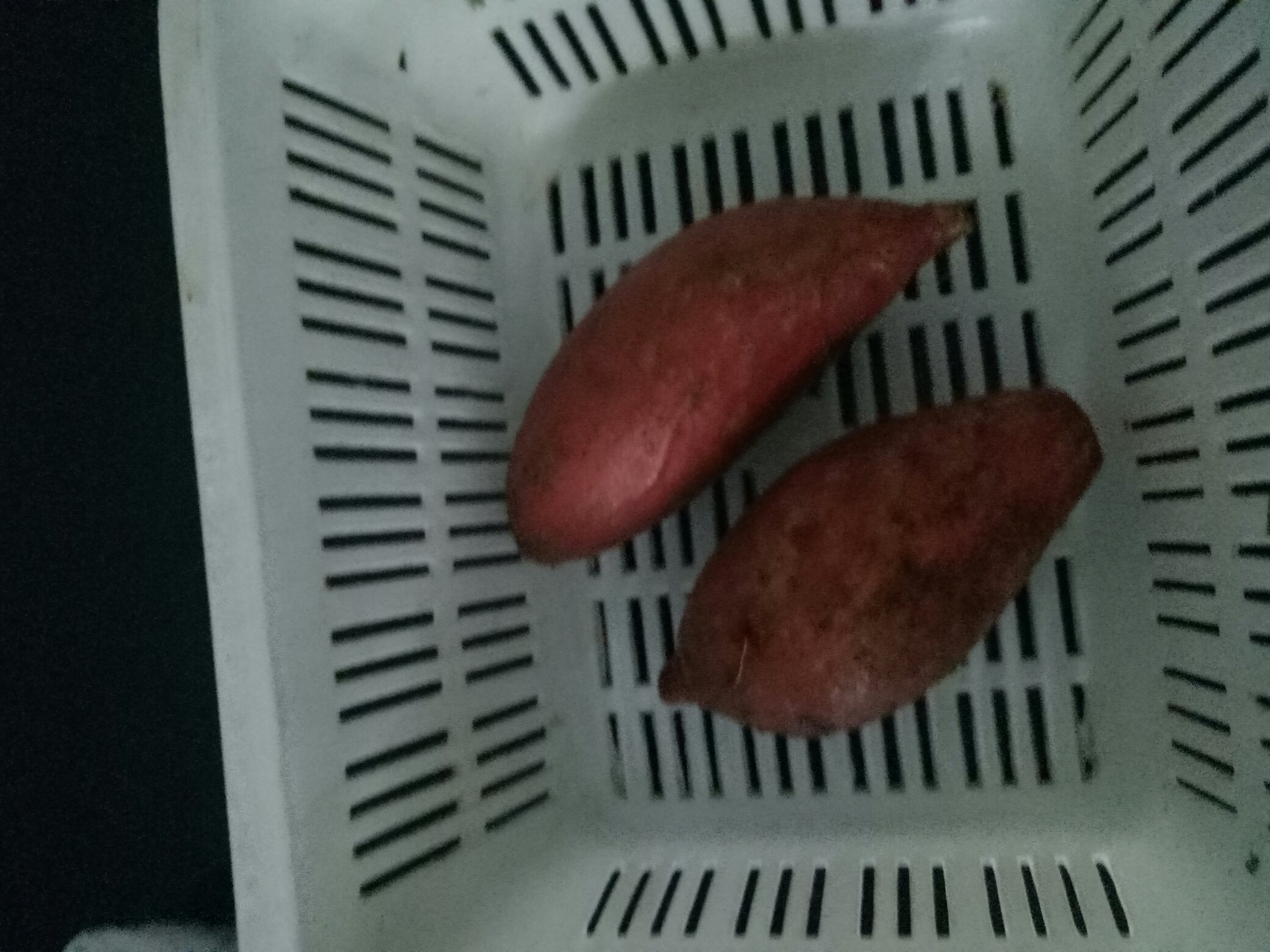 微波爐烤紅薯的做法 步骤1