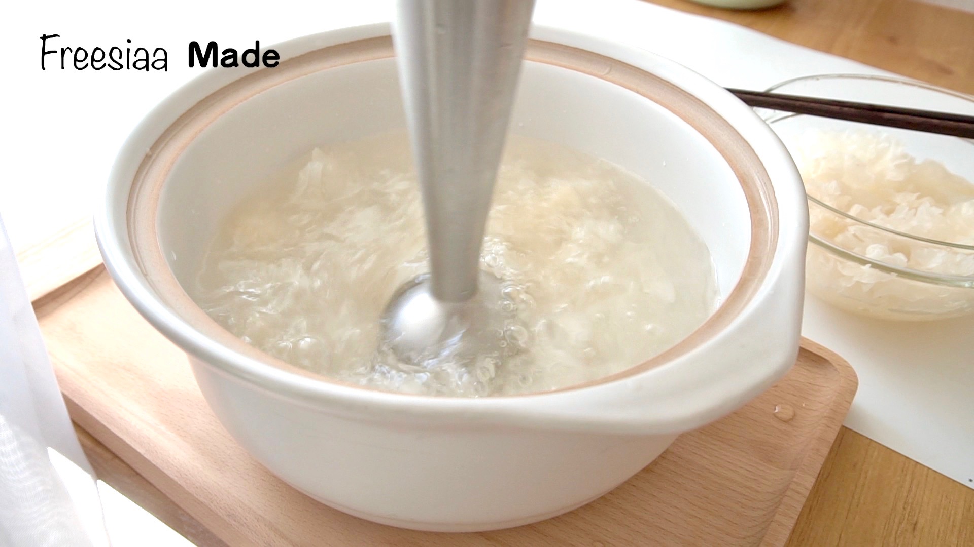 （視頻菜譜）紅糖銀耳羹 怎樣才能炖的軟糯濃稠的做法 步骤5