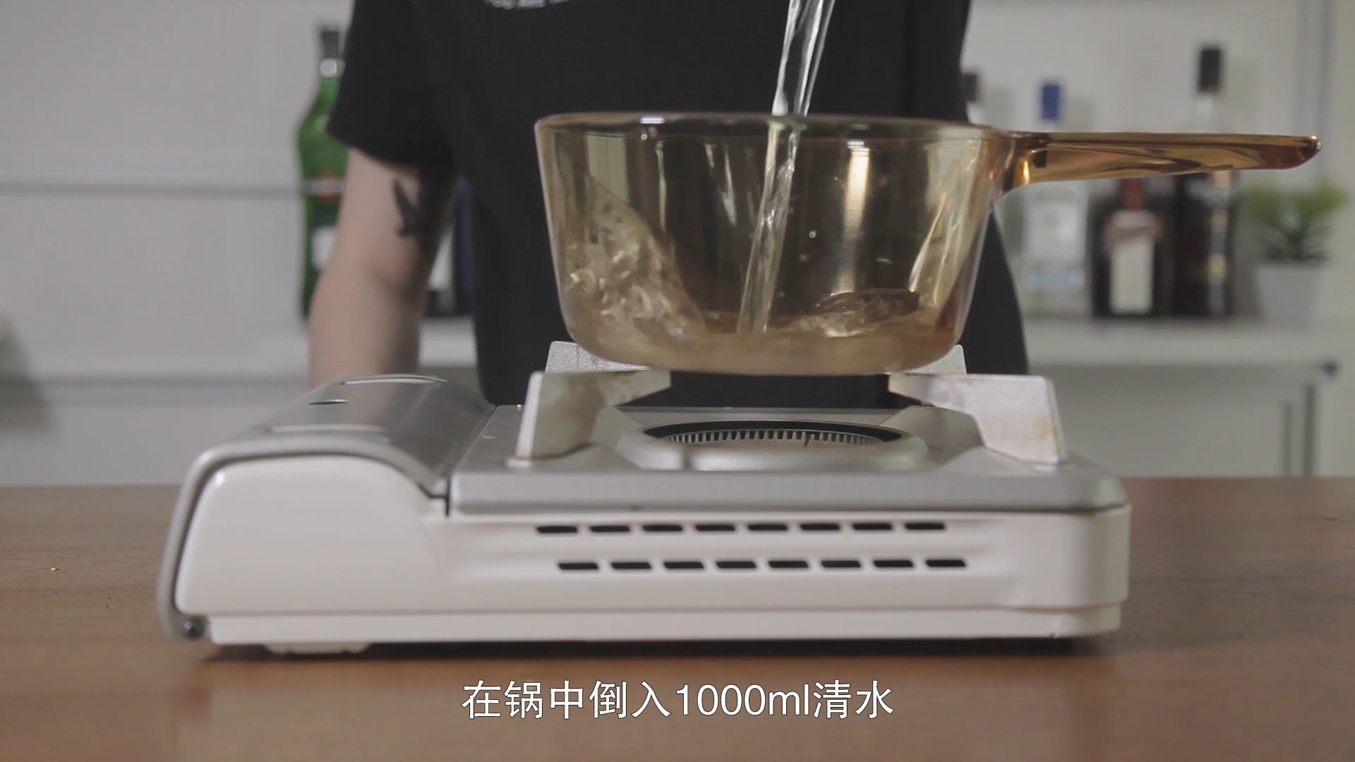 【一杯視頻】蒙式奶茶的做法 步骤2