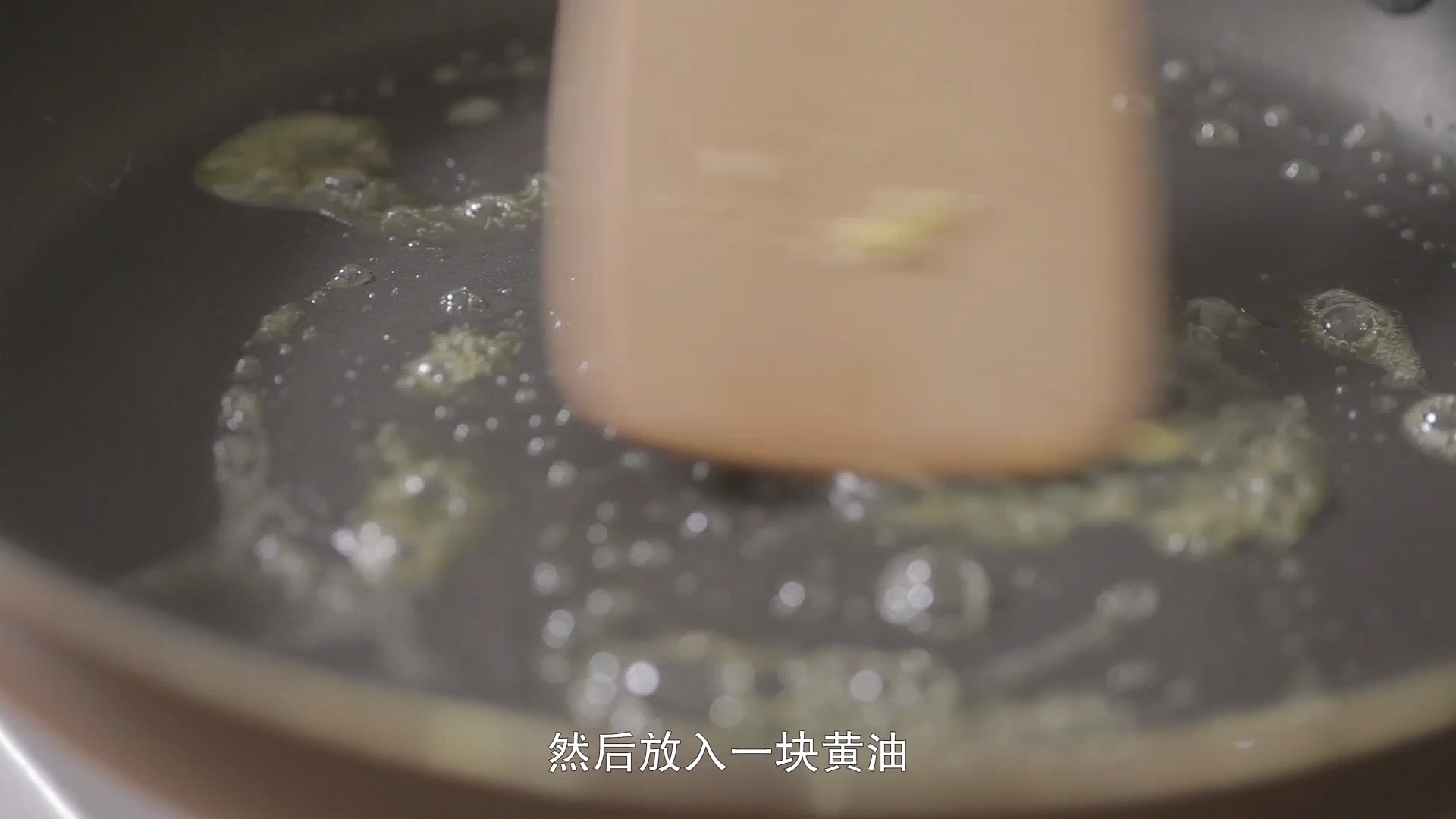 【一杯視頻】蒙式奶茶的做法 步骤6